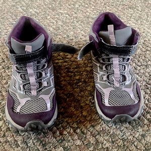 MERRELL moab hiking/trail boots 2 wide big kid girl waterproof great condition